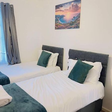 Starview Apartment-Vitoria Lexden Ngoại thất bức ảnh