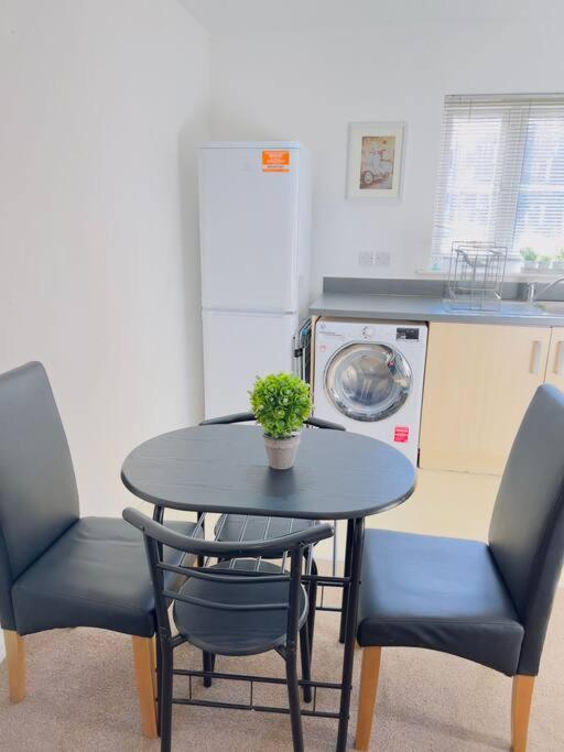 Starview Apartment-Vitoria Lexden Ngoại thất bức ảnh