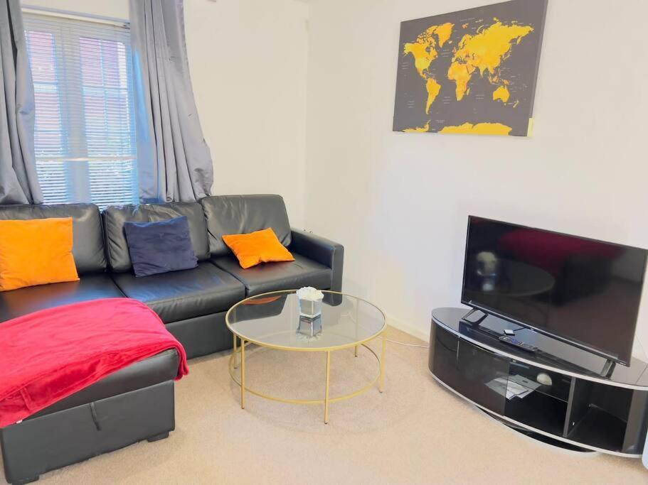 Starview Apartment-Vitoria Lexden Ngoại thất bức ảnh