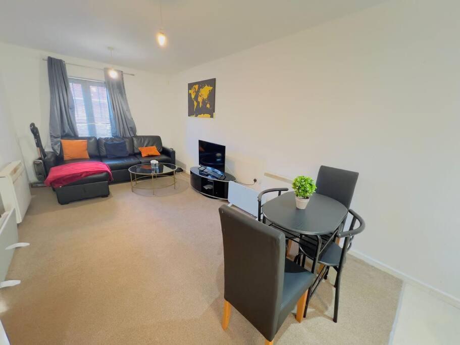Starview Apartment-Vitoria Lexden Ngoại thất bức ảnh